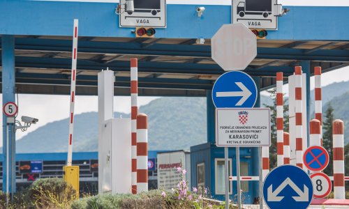 Carinici mu u autu pronašli 25 tisuća lijekova, pazite što je sve krijumčario