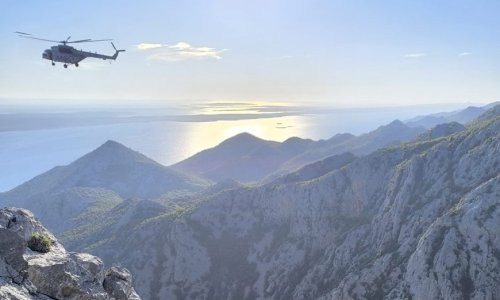 Helikopteri i HGSS spasili ozlijeđenu osobu s najviše stijene na Velebitu
