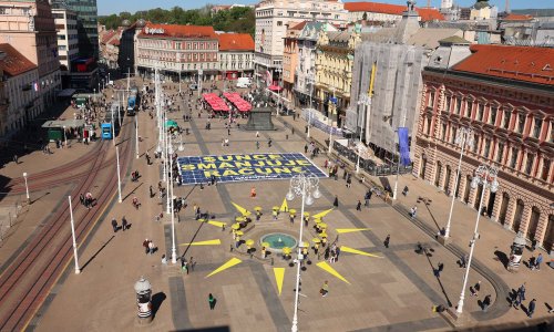 Aktivisti Greenpeacea 'ukrasili' Manduševac: Sunce je rješenje za skupe račune i energetsku krizu!