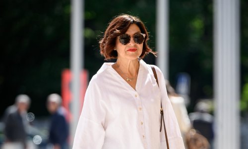 Ovako to u Šibeniku rade dame sa stilom: Široke traperice i bijela košulja nikad ne izlaze iz mode