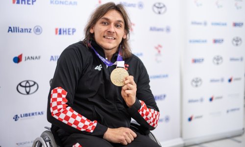 Gotovo cijeli život bori se s distonijom, ali ne posustaje i skuplja medalje: Upoznajte Denija Černija