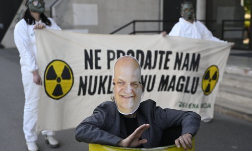 FOTO Zelena akcija protiv nuklearki: Pred ministarstvo donijeli Šušnjara u bačvi