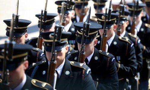 Japanci se odriču miroljubivosti, Kinezi na nogama: 'Budno vas pratimo!'