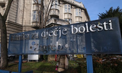 Maloljetnika teško ozlijedio pa pobjegao, oglasila se bolnica