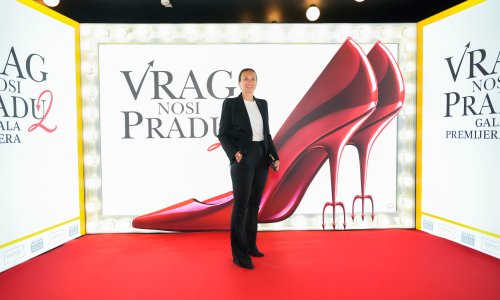 Iva Majoli pokazala je da bijela majica u ovoj kombinaciji prolazi i na crvenom tepihu