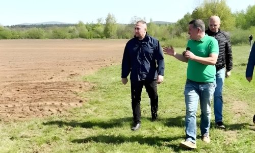 Ministar poljoprivrede kod Gospića sadio krumpire