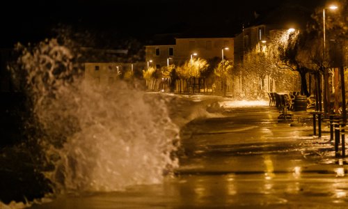 Pripremite jakne, bit će mraza i olujnih udara: Evo kad bi se vrijeme trebalo smiriti