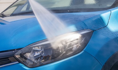 Ovu pogrešku radite svaki put kad perete auto: Može uništiti lak