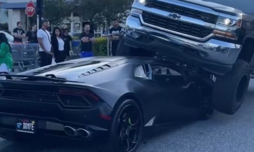 Ne, nije AI: Pogledajte kako je žena s pick-upom pregazila Lamborghini Huracan na parkingu