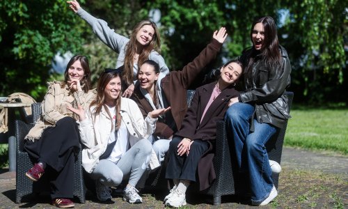 Grupa Lelek otputovala na Eurosong uz emotivne zagrljaje s partnerima i obitelji
