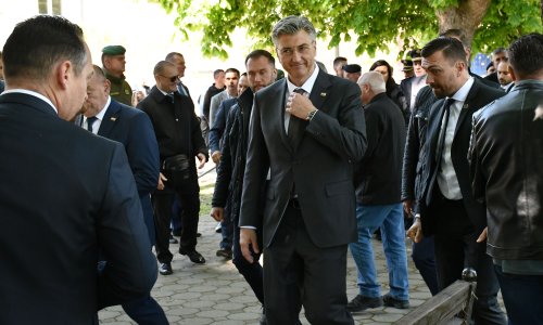 Plenković i Milanović susreli se u Okučanima: Pogledajte kako su se pozdravili
