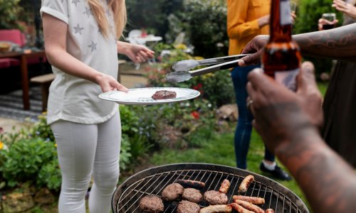 Ovaj kuhinjski trik uklanja masnoću s roštilja bez skupih sredstava