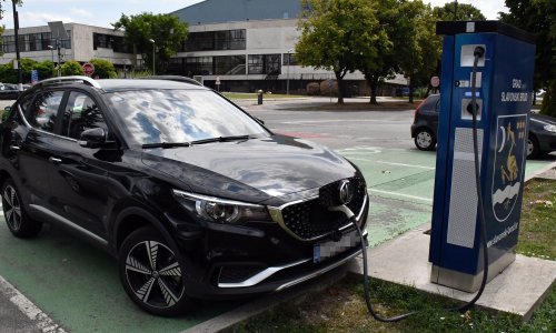Punjenje električnog auta kod kuće: Izračunali smo koliko se stvarno uštedi
