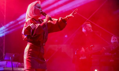 Maja Šuput zna što radi: Sportska jakna nikad nije izgledala scenski moćnije