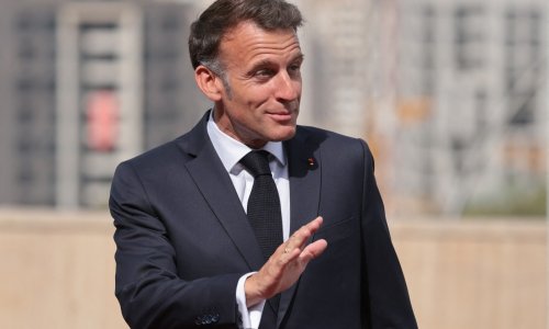 VIDEO Macron iznenadio građane: Trčao glavnim gradom Armenije, pratili ga i psi lutalice