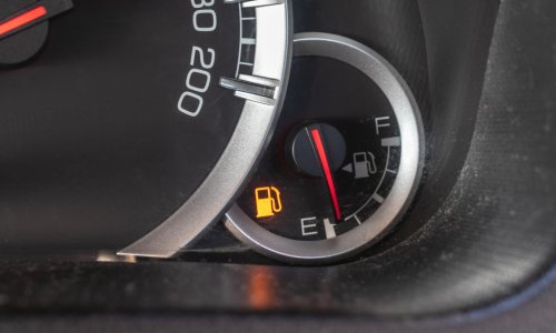 Vozite na rezervi? To može oštetiti motor više nego mislite