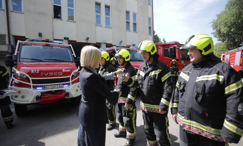 Riječki vatrogasci dobili nova vozila: Ključeve im predala gradonačelnica