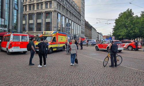 Automobilom se zaletio u masu usred Leipziga, više ljudi ozlijeđeno. Policija uhitila vozača