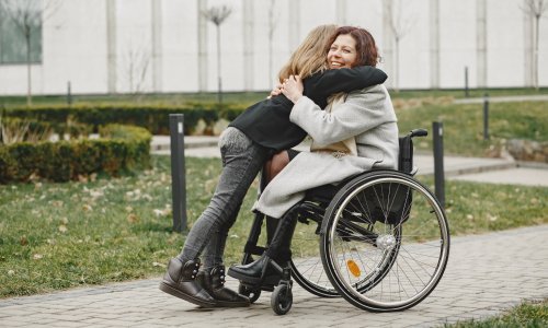 Od prvih padova do dijagnoze: Kako prepoznati Friedreichovu ataksiju