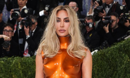 Neobičan look umjesto haljine: Kim Kardashian osvanula u kontroverznom oklopu