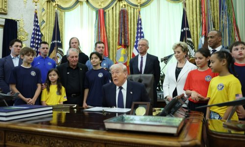 Trump okružen djecom: Spreman sam uništiti Iran