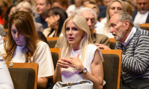 Peco zapjevao u Lisinskom, a iz publike ga je pratila Silvia Dvornik