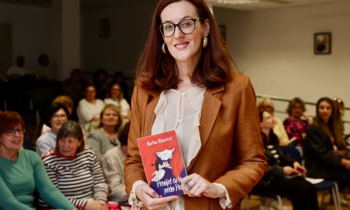 U Splitu predstavljen roman 'Prenijet ću te preko Praga', šesta knjiga Martine Mlinarević