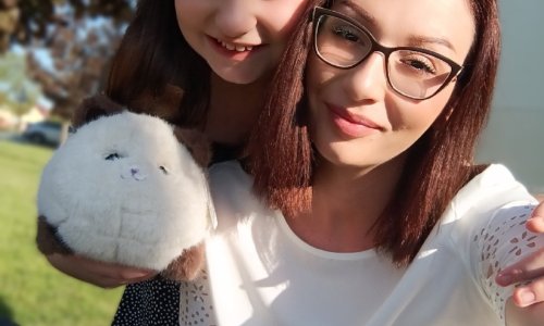 'Mama, uspjela sam!' Djevojčica koja se liječila od maligne bolesti donirala kosu djeci na onkologiji