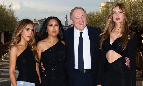 Kći Salme Hayek sve više nalikuje slavnoj majci: Pojavile su se u gotovo istim haljinama
