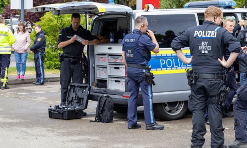 Drama u Njemačkoj: Naoružani otmičari upali u banku, talačka kriza traje satima
