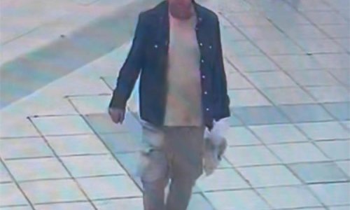 Prepoznajete li ga? Policija sumnja da je ovaj muškarac napao novinara u Splitu