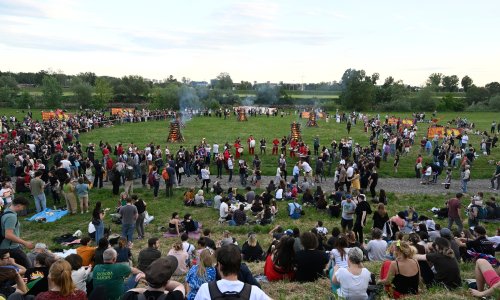 FOTO Nova drama na Trnjanskim kresovima: Stigla Hitna, više privedenih, prosvjednici podigli sramotan transparent
