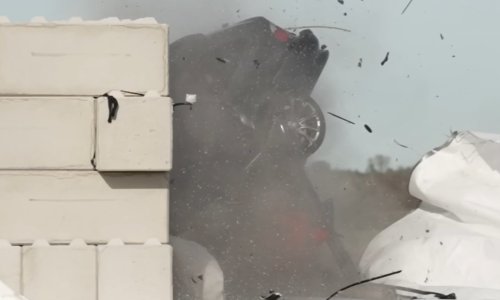 Pogledajte kako izgleda BMW 'petica' nakon udara u zid sa 150 km/h