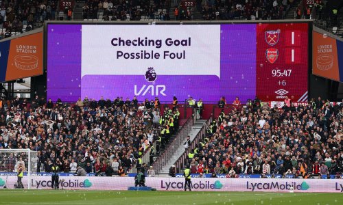 Keane i Schmeichel se sukobili oko odluke koja je spasila Arsenal u nadoknadi