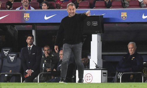Flick vodio Barcelonu nekoliko sati nakon smrti oca pa rasplakao Camp Nou govorom nakon titule