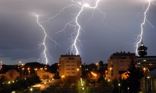 Opasno vrijeme u Zagrebu i okolici! DHMZ precizirao u koje vrijeme dana bi moglo biti najgore