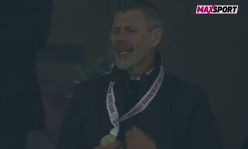 Pogledajte Zvonu Bobana kako u transu pjeva klasik Novih fosila