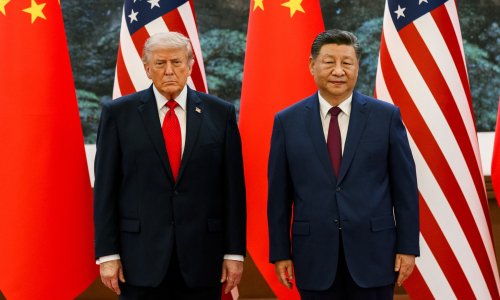 Smrknuti Trump ostao bez 'velikog Xijevog zagrljaja'
