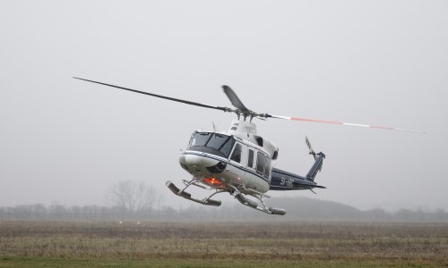 Helikopter MUP-a u niskom letu iznad Trga bana Jelačića