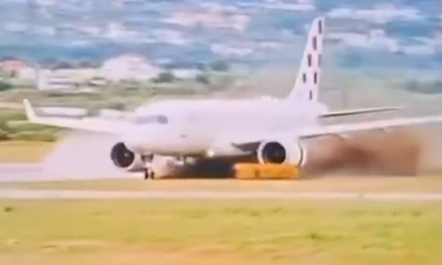[VIDEO] Pogledajte kako je avion Croatia Airlinesa izašao s piste i udario u oznake i svjetla