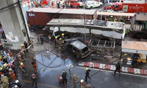 Užas na Tajlandu: Najmanje 8 poginulih i 32 ozlijeđenih nakon sudara vlaka i autobusa