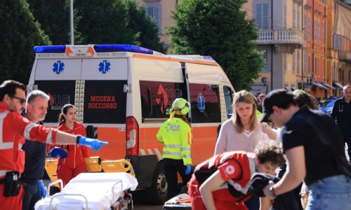 Objavljeni detalji strave iz Modene: Nakon što se autom zabio u pješake vozač je mahao nožem