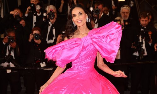 Ovo se ne viđa često na crvenom tepihu: Svi pričaju o haljini Demi Moore