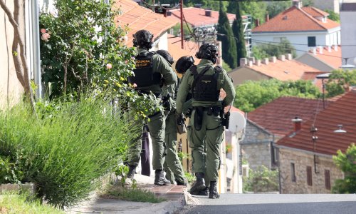 Drnišani ogorčeni: Kad su mu našli oružje s njim je bio spisak 12 žena koje je htio likvidirati