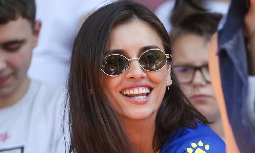 Amra Džeko objavom iz Los Angelesa privukla pažnju: Majica s porukom postala hit