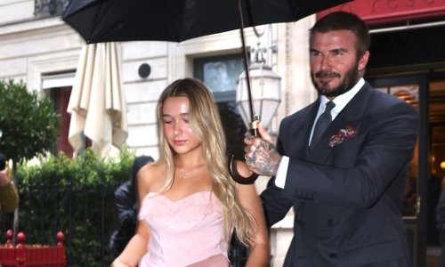 Harper Beckham zablistala u izdanju koje podsjeća na Victoriju iz 90-ih
