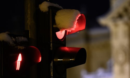 Stojite na crvenom koje se ne gasi? Otkriveno smijete li krenuti