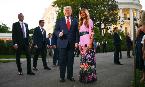 Melania Trump u komadu koji vrišti lude 70-e i hit cipelama sezone
