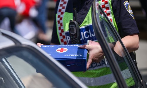 Policija i Crveni križ upozoravaju vozače: Provjerite imate li ispravnu kutiju prve pomoći