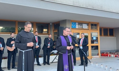 Miran prosvjed u Drnišu: 'Zašto si ubio Luku?'